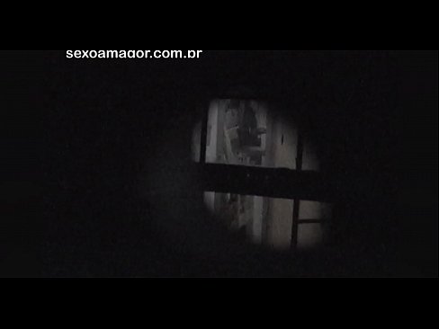 ❤️ Blondie se fait secrètement filmer par un voyeur du quartier caché derrière des briques creuses. ❌ Fucking at us ❌❤