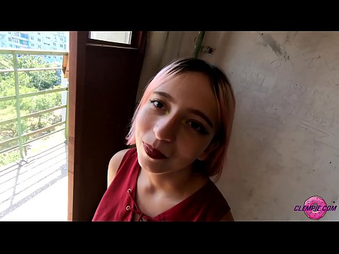 ❤️ Une étudiante sensuelle suce un étranger dans l'Outback - sperme sur son visage ❌ Fucking at us ❌❤